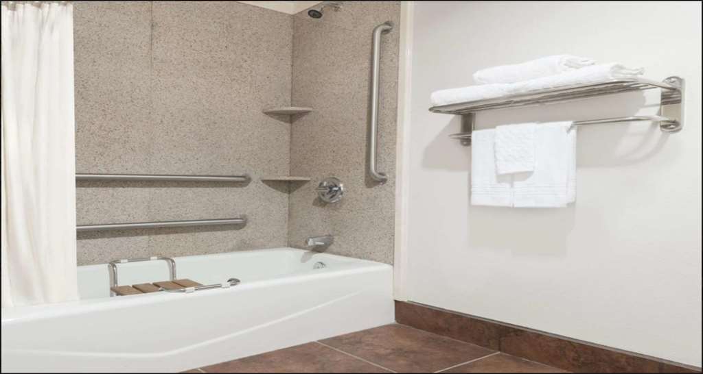 Surestay Plus Hotel By Best Western Lubbock Medical Center Room photo